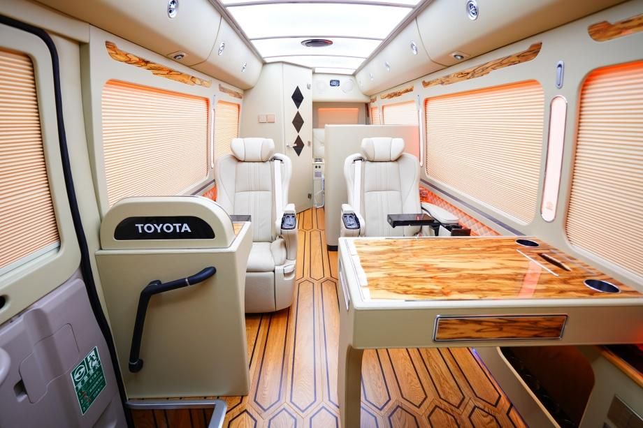 优惠多少钱 6座带床带卫生间新款落地价pg电子中文模拟器丰田考斯特房车版最新(图4)