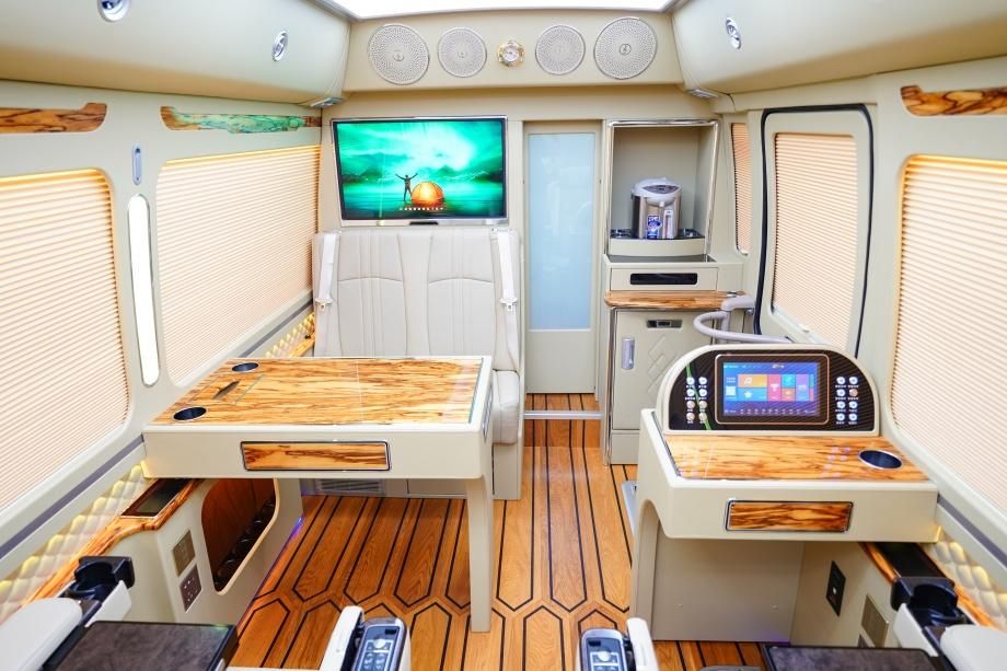 优惠多少钱 6座带床带卫生间新款落地价pg电子中文模拟器丰田考斯特房车版最新(图5)