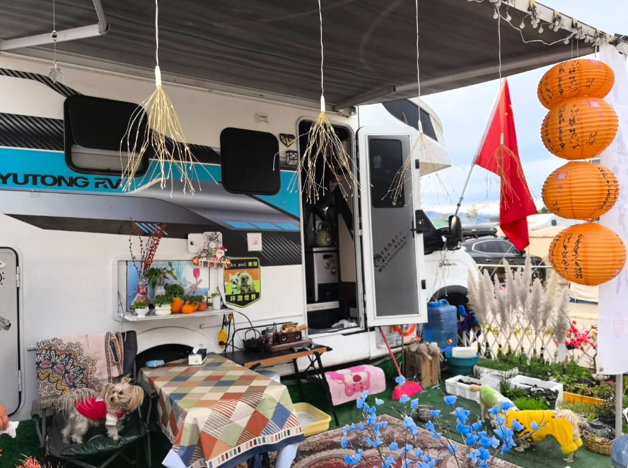 红利”打造房车旅居者避寒天堂_新华网pg电子模拟器免费版巧家：借“气候(图4)