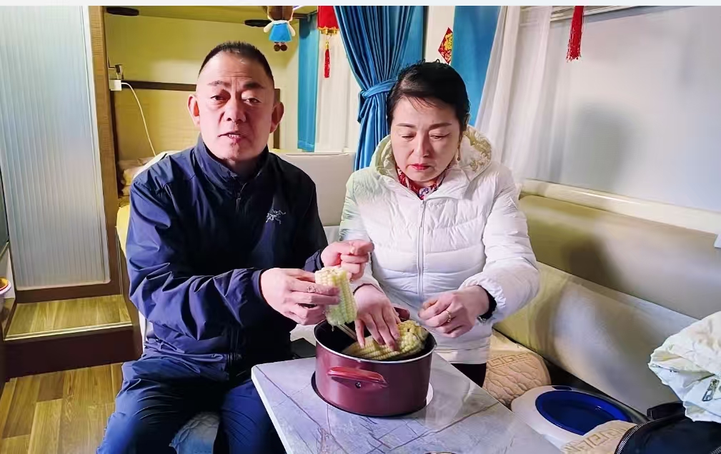 红利”打造房车旅居者避寒天堂_新华网pg电子模拟器免费版巧家：借“气候(图5)