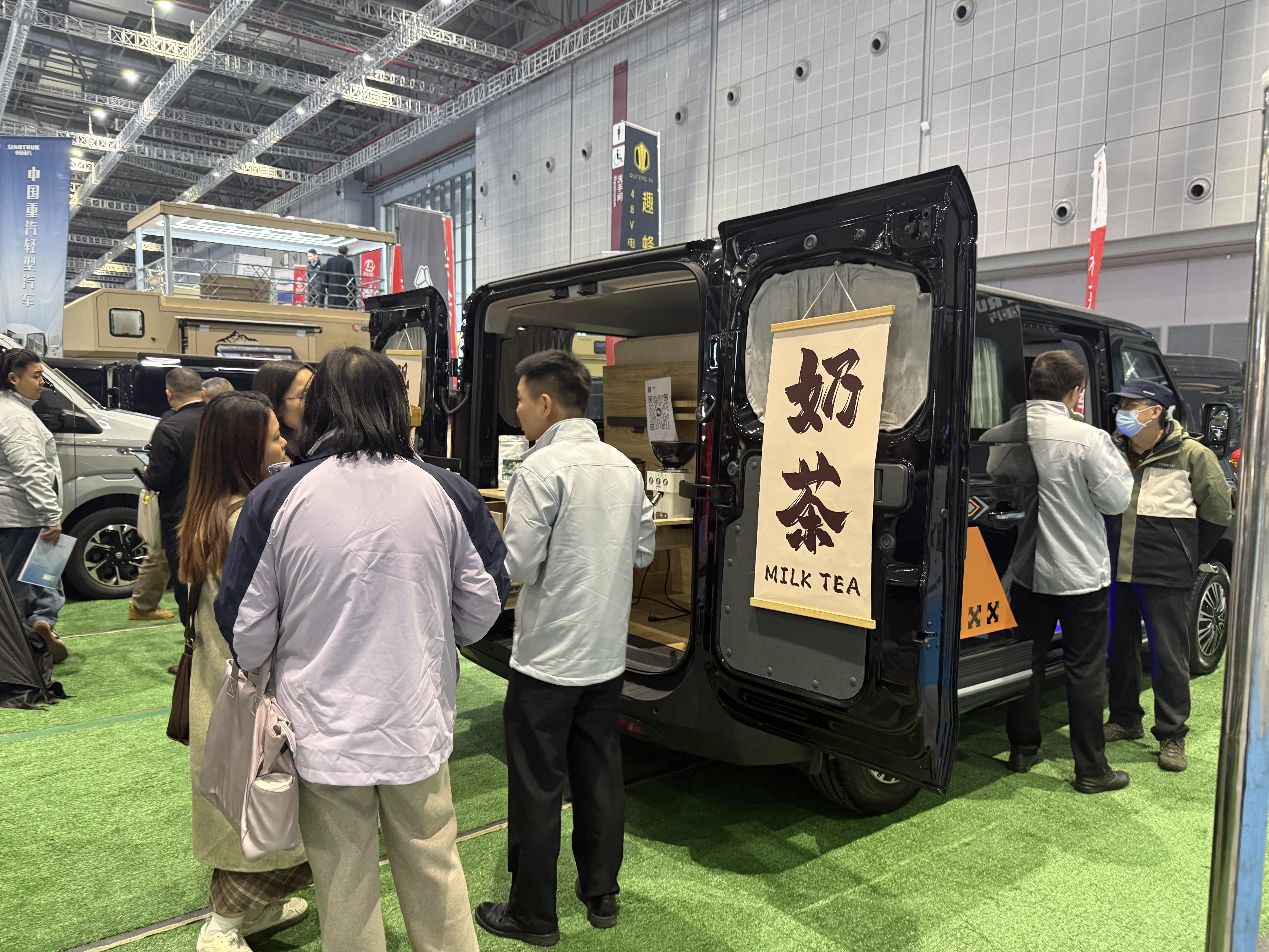 国重汽轻型汽车首登上海国际房车展pg电子平台多品类强势出击！中(图2)