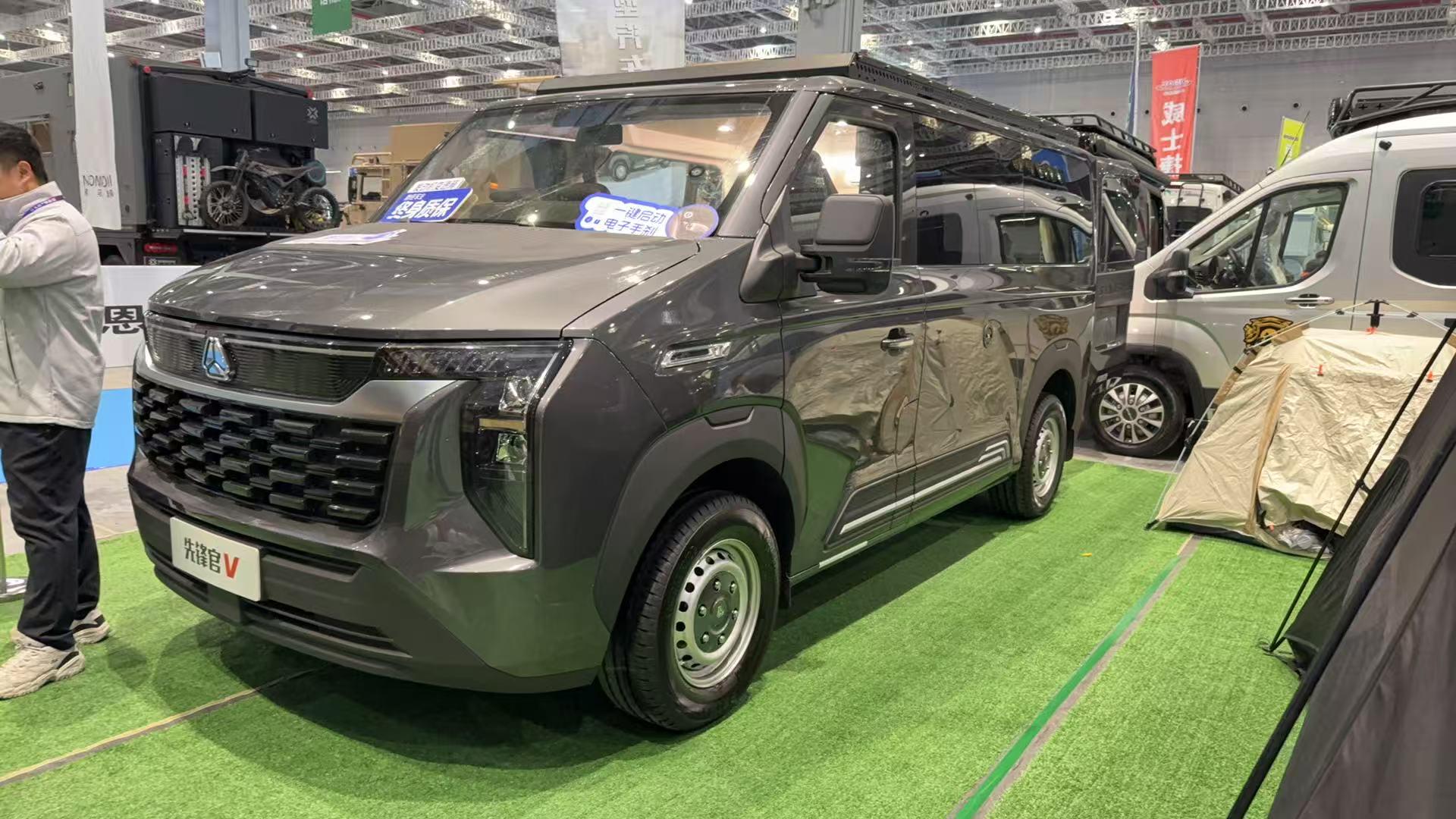 国重汽轻型汽车首登上海国际房车展pg电子平台多品类强势出击！中(图1)