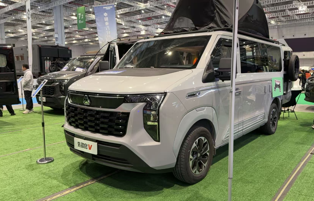 国重汽轻型汽车首登上海国际房车展pg电子平台多品类强势出击！中(图4)