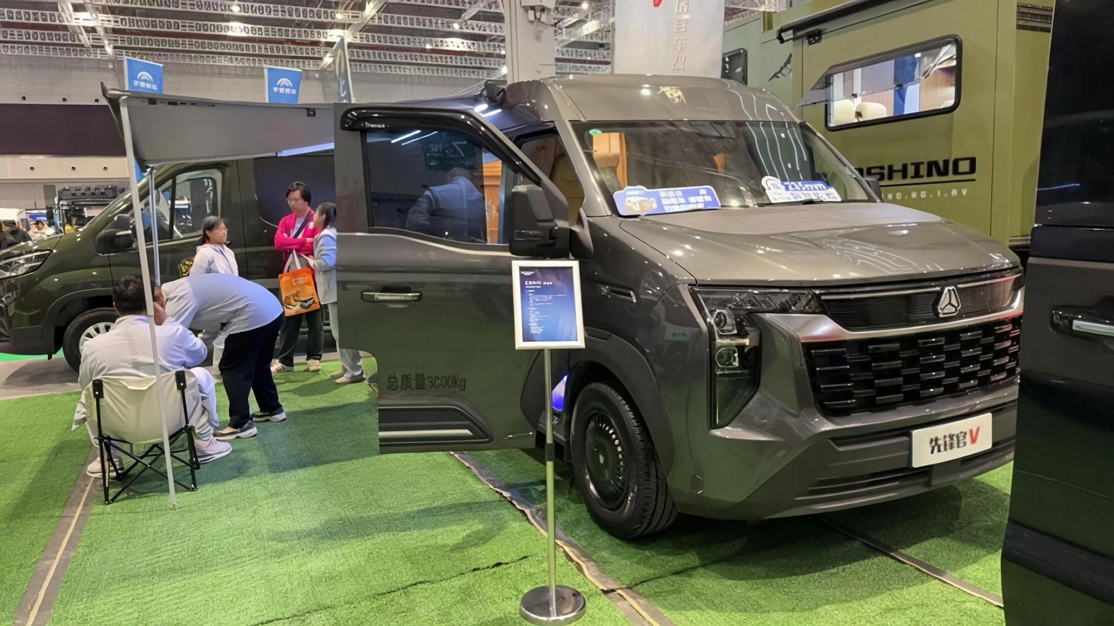 国重汽轻型汽车首登上海国际房车展pg电子平台多品类强势出击！中(图6)